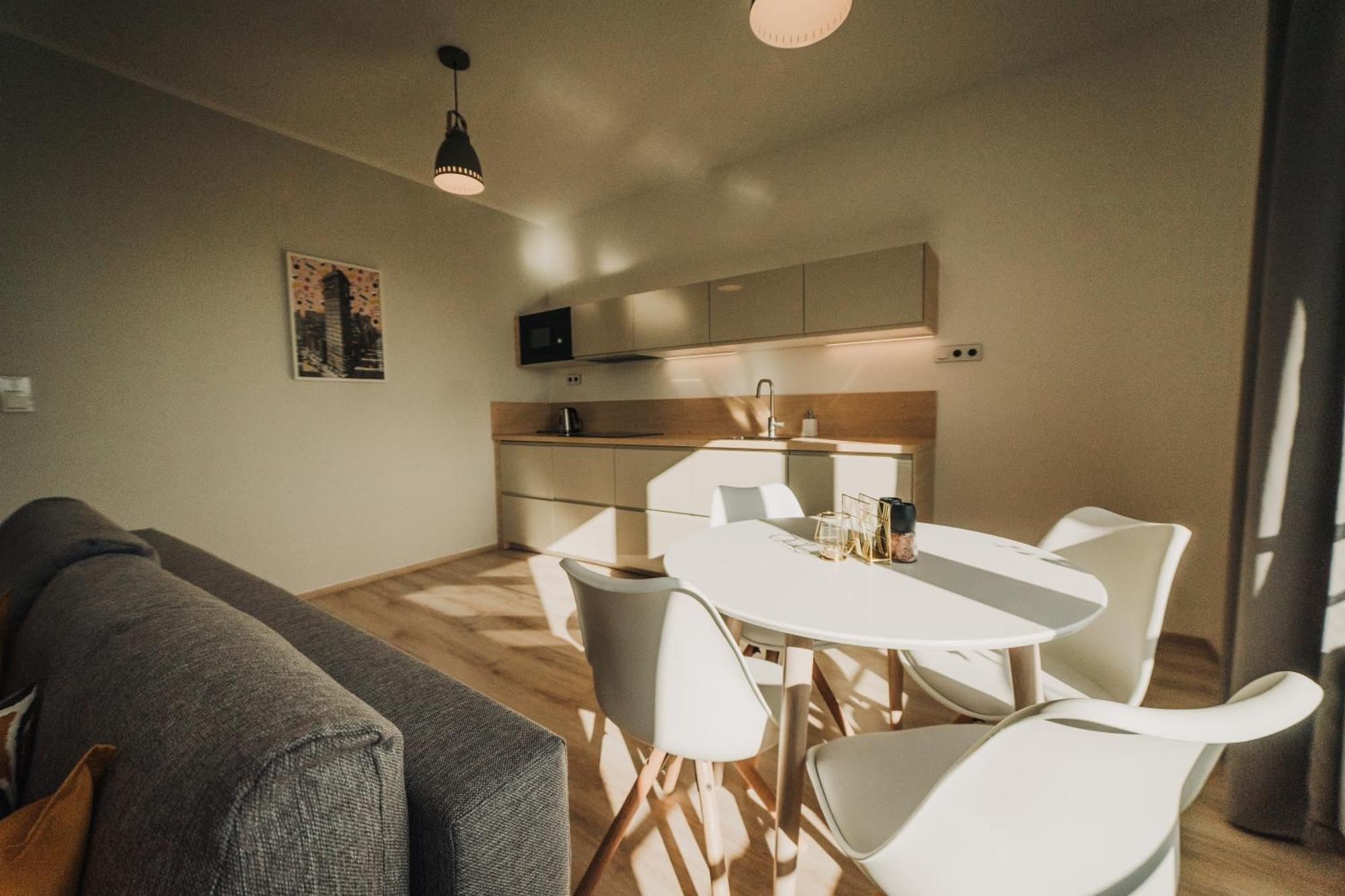 Citybeat Apartments, 400M From The Square Pilsen Exterior foto